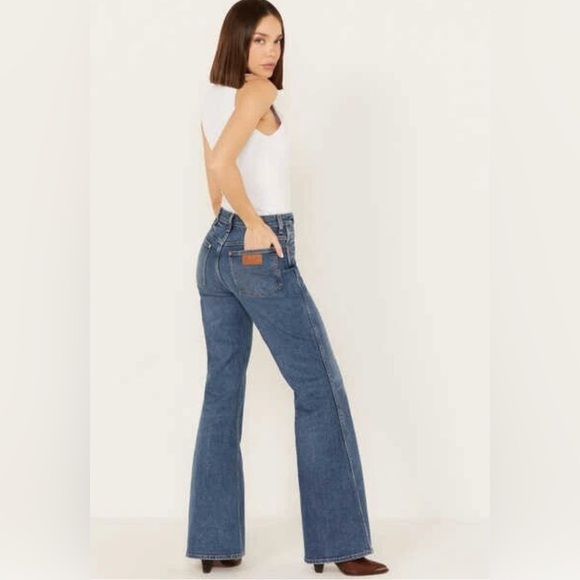 Wrangler High Rise Wanderer Flare Jean. NWT 28/30 - Picture 4 of 15